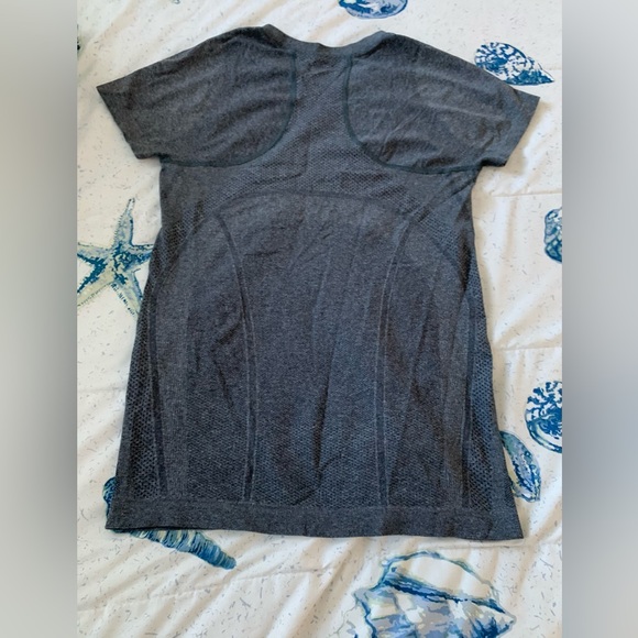 Athleta Momentum Seemless Tee Shirt size Small - Picture 2 of 6